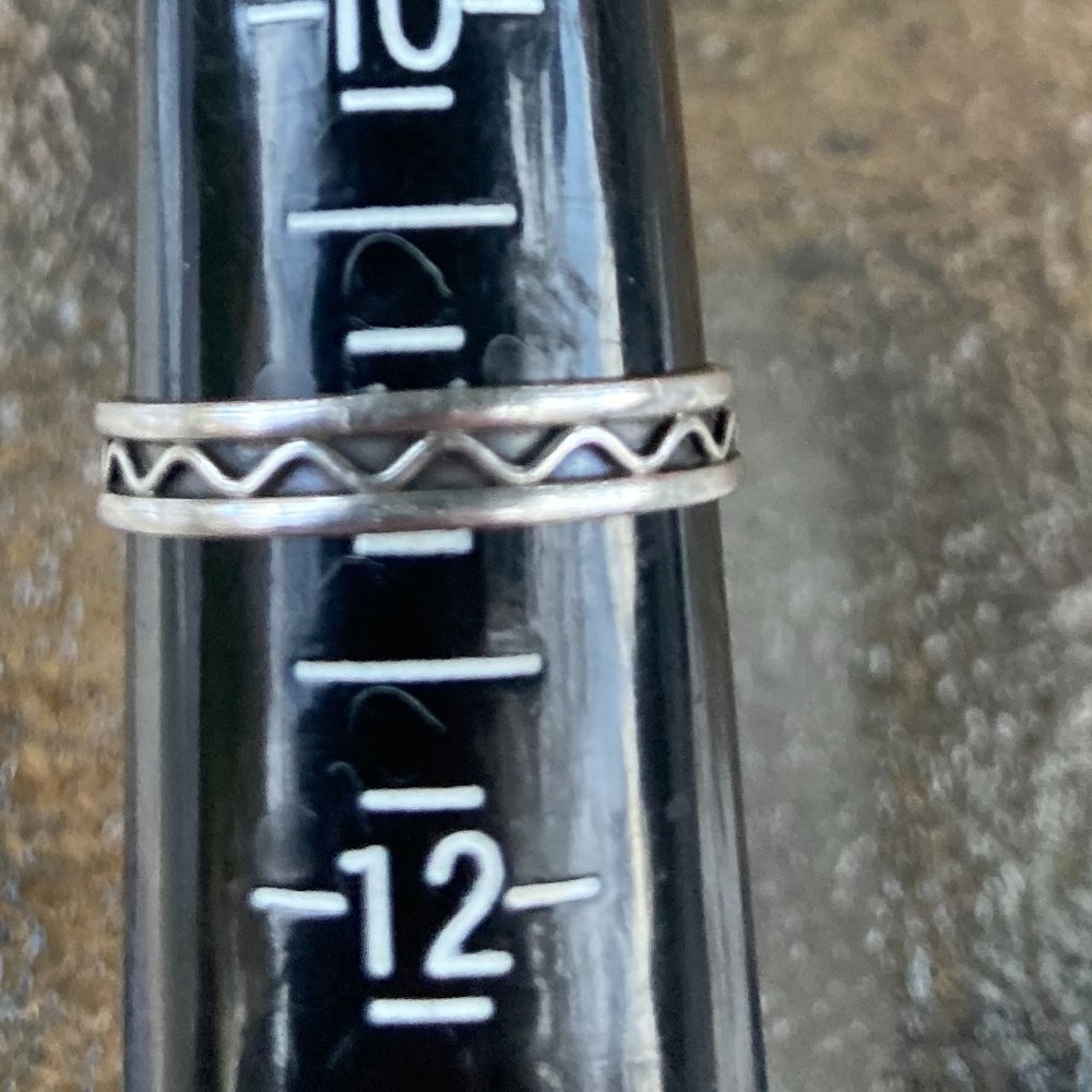 Large slim silver men's ring with wavy detail